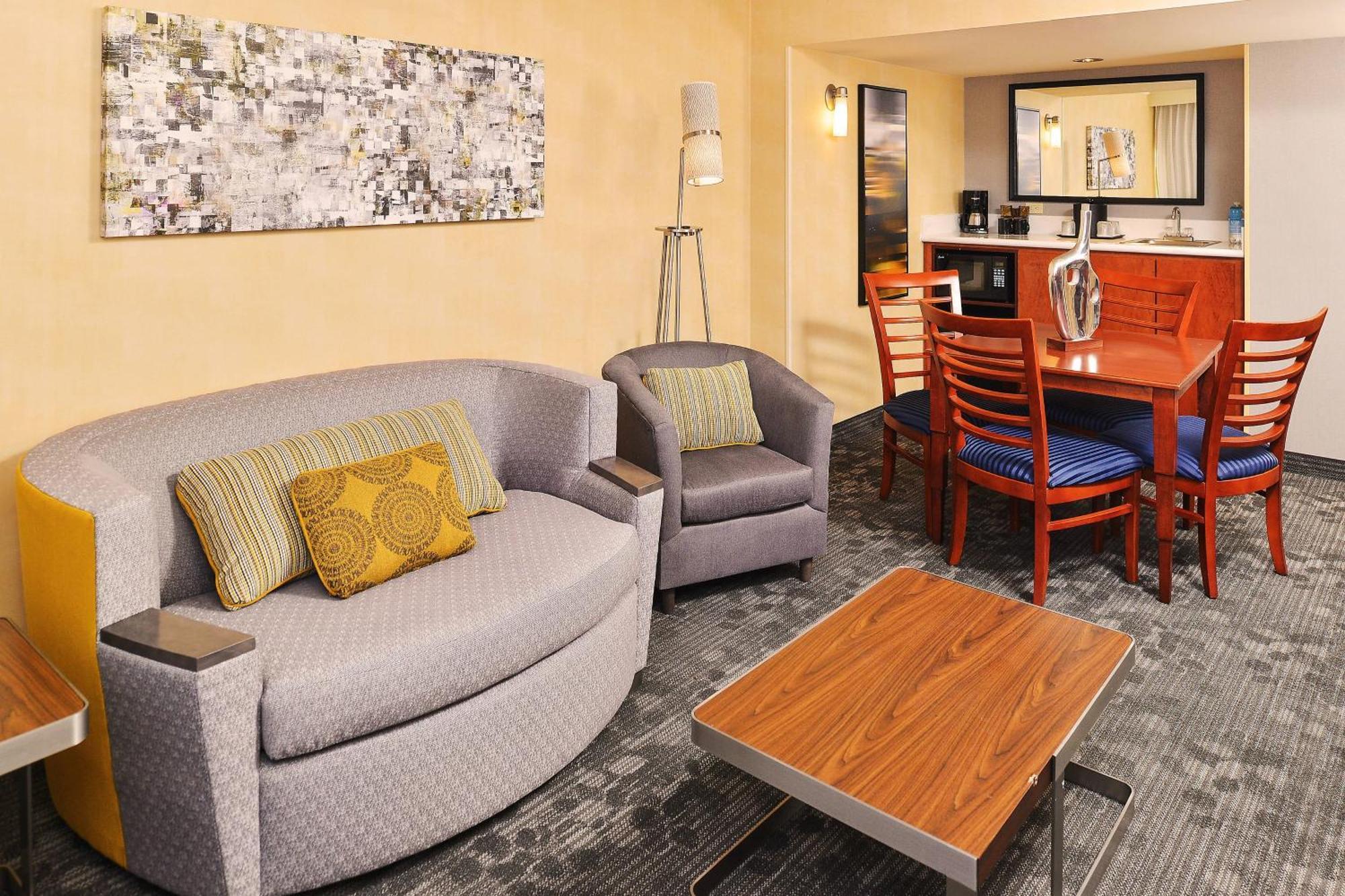 Courtyard By Marriott Cherry Creek Denver