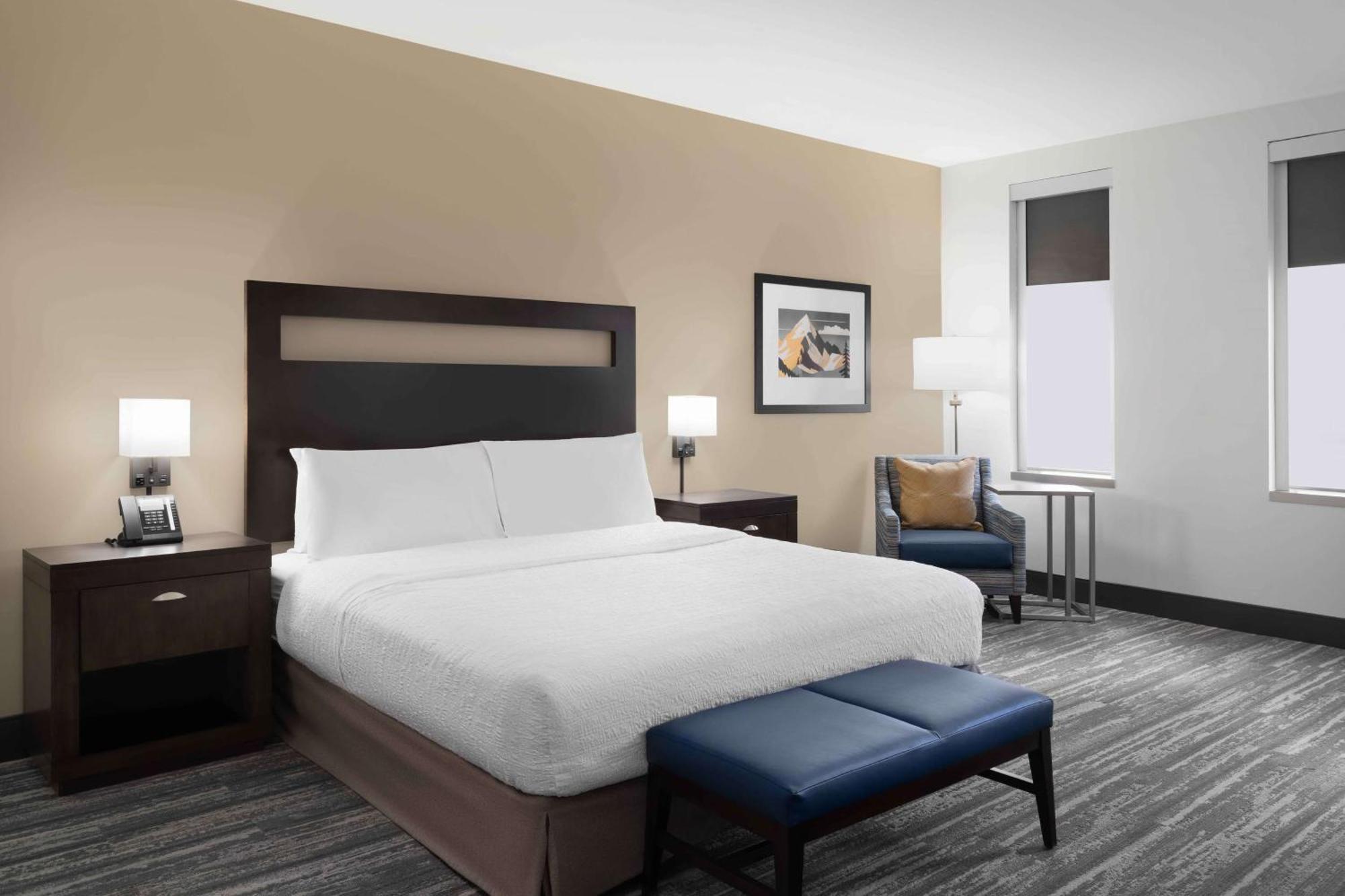 Hotel Hampton & Downtown Convention Center