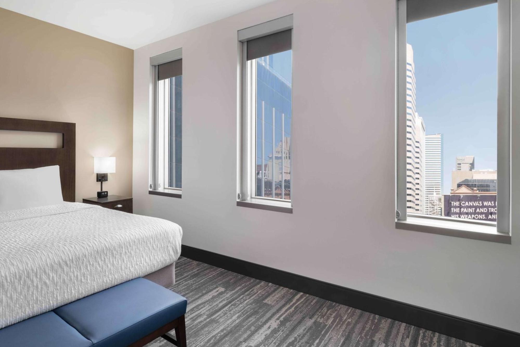Hampton & Downtown Convention Center Hotel 3*