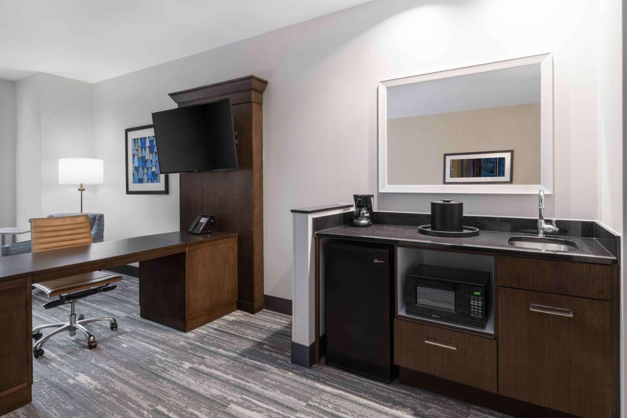Hotel Hampton & Downtown Convention Center 3*