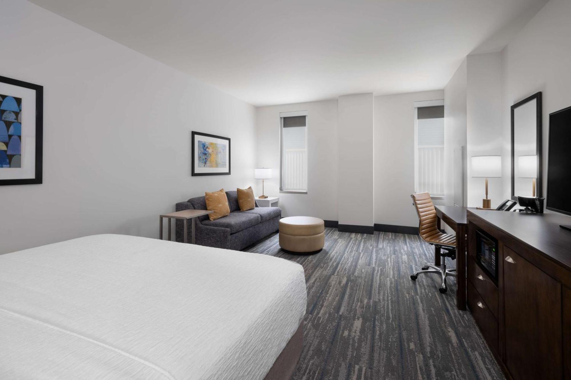 Hampton & Downtown Convention Center Hotel