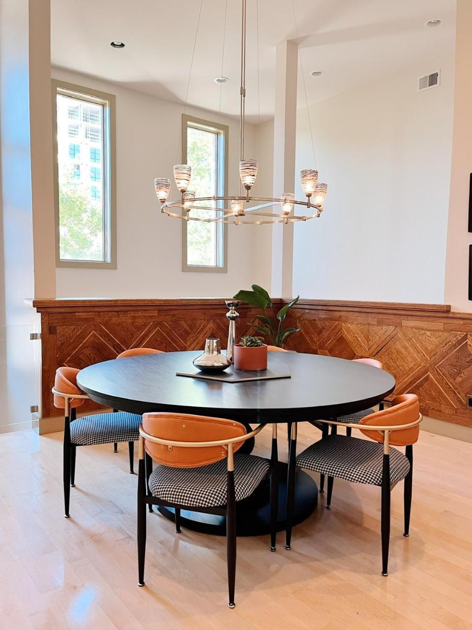 Holiday home Luxe 4 Bed 5 Bath With Parking Walk To Capitol, Convention Center, Museums And Shops *