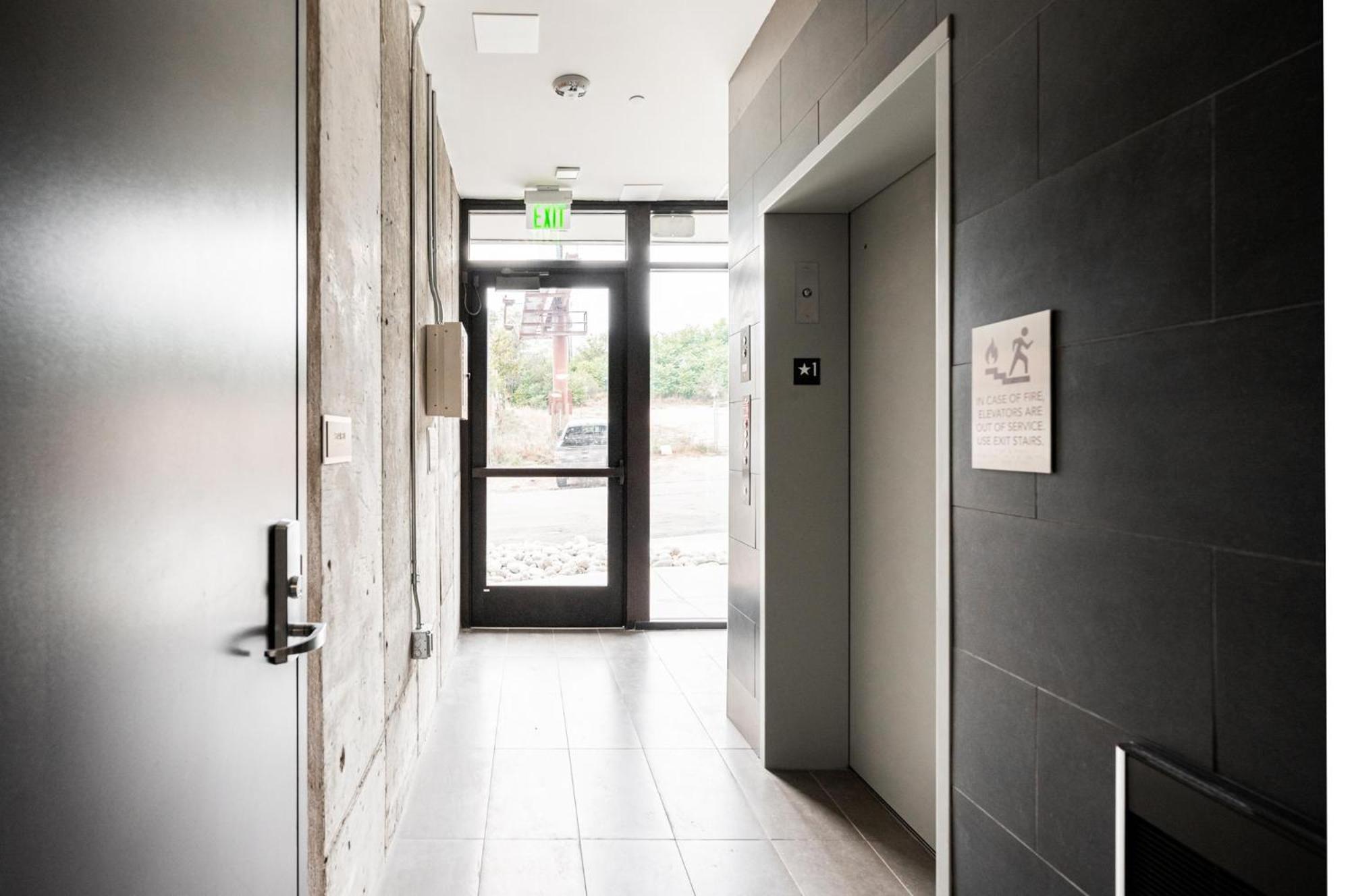 Luxurious Escape - Walk To Empower Field - Tesoro