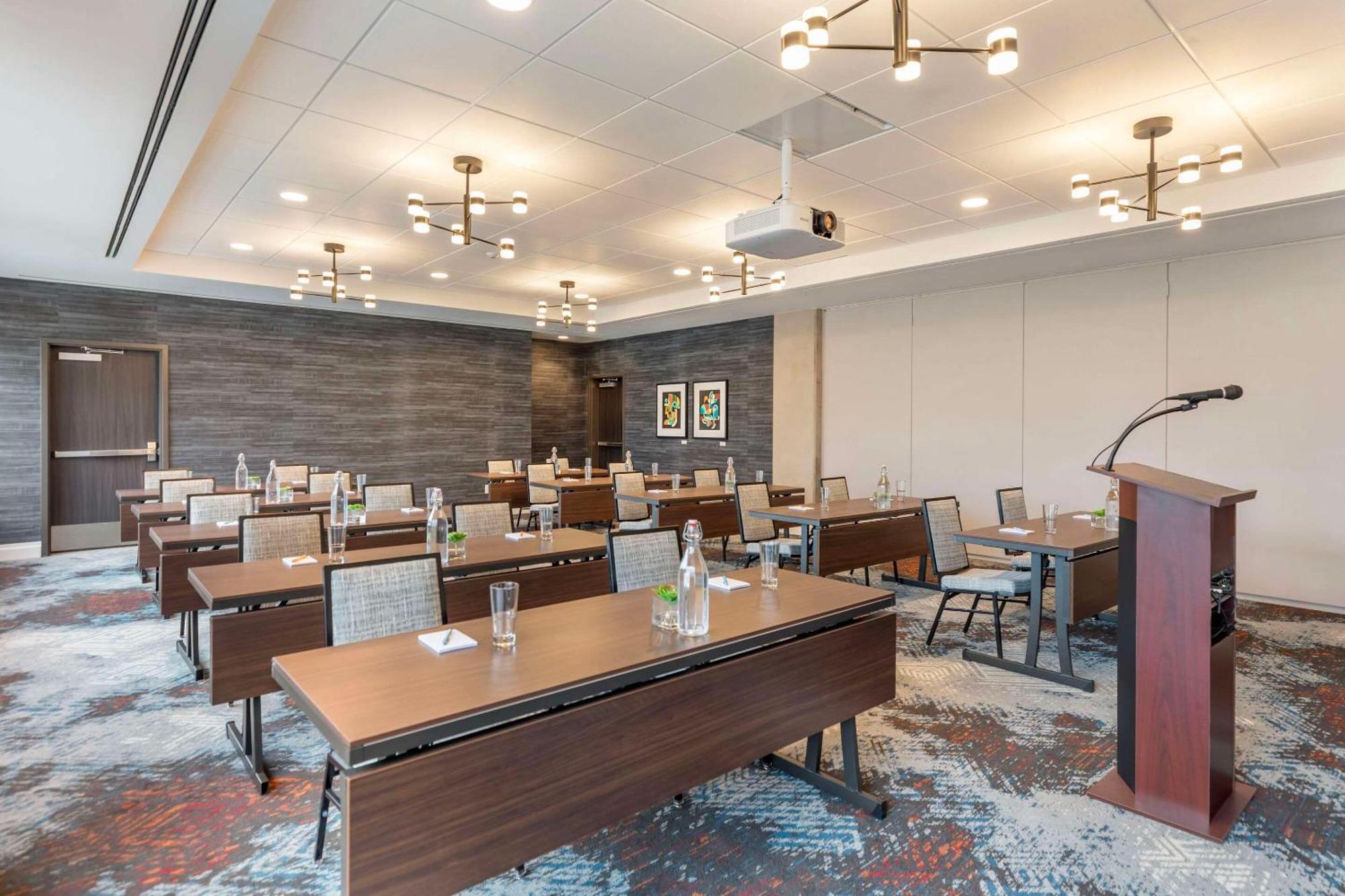 Cambria Downtown Rino 4*