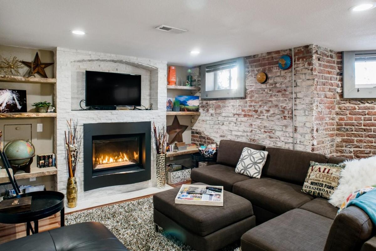 Designer In A Historic 1901 Downtown Area Mansion Apartment