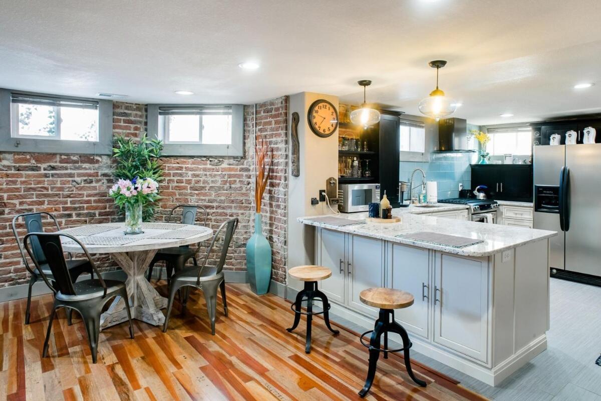 Designer In A Historic 1901 Downtown Area Mansion Apartment Denver