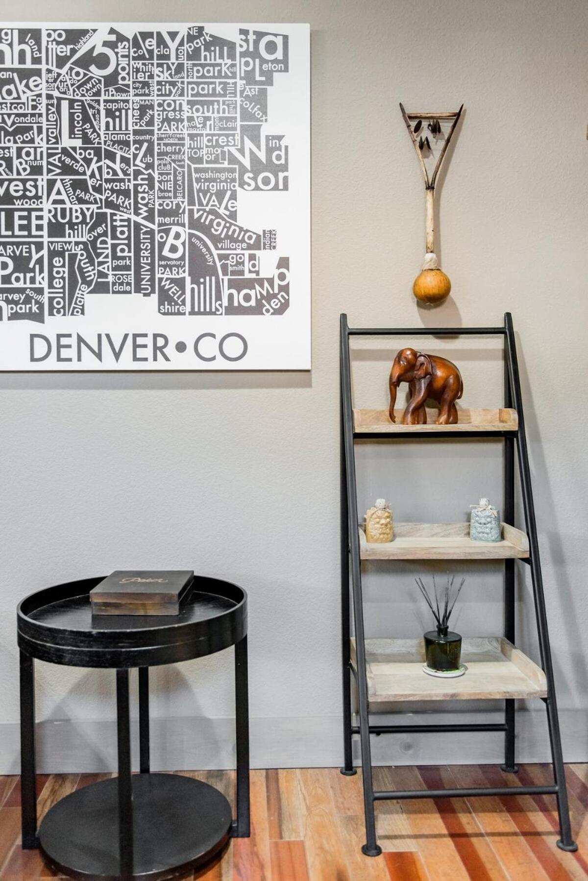 Designer In A Historic 1901 Downtown Area Mansion Apartment