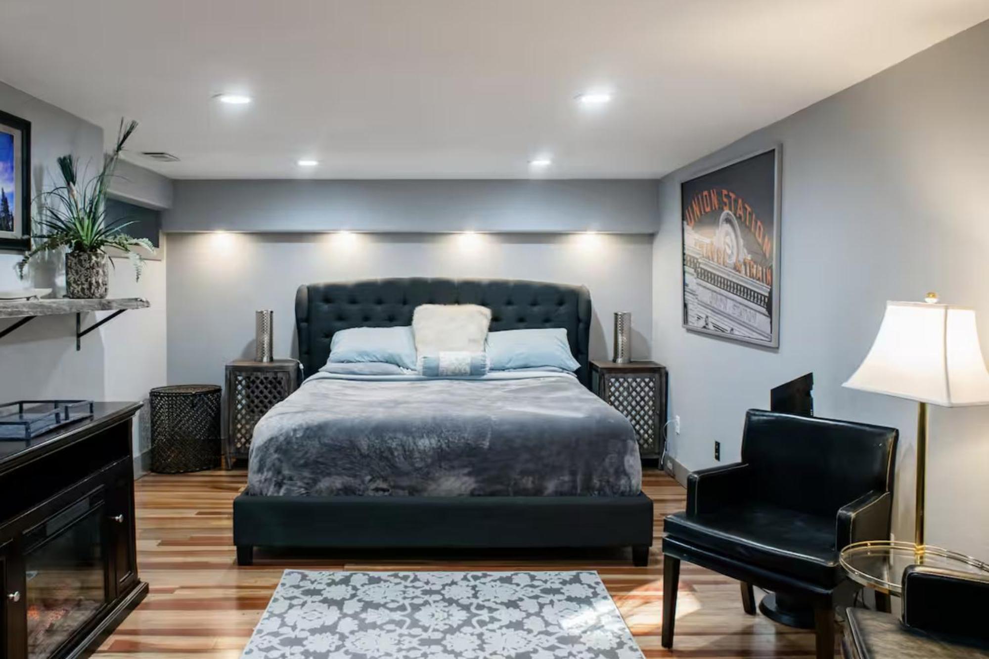 5 Bedroom Luxurious-gem Mansion In Heart Of