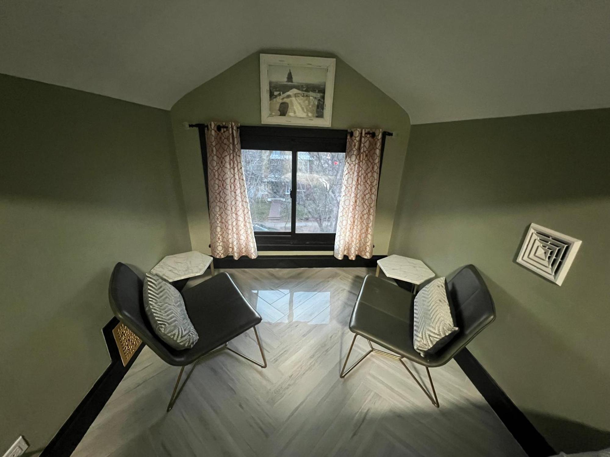 5 Bedroom Luxurious-gem Mansion In Heart Of