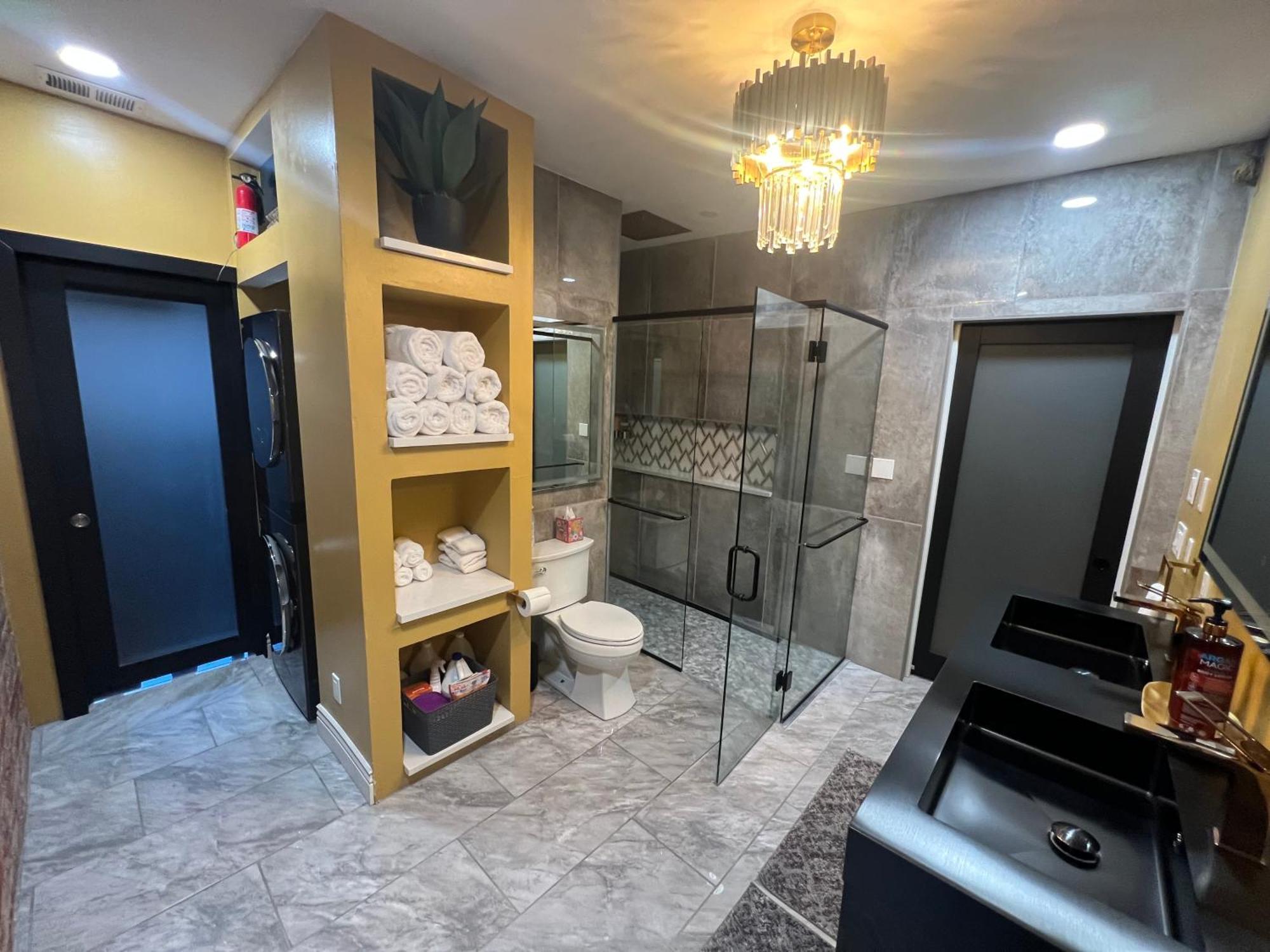 5 Bedroom Luxurious-gem Mansion In Heart Of Denver