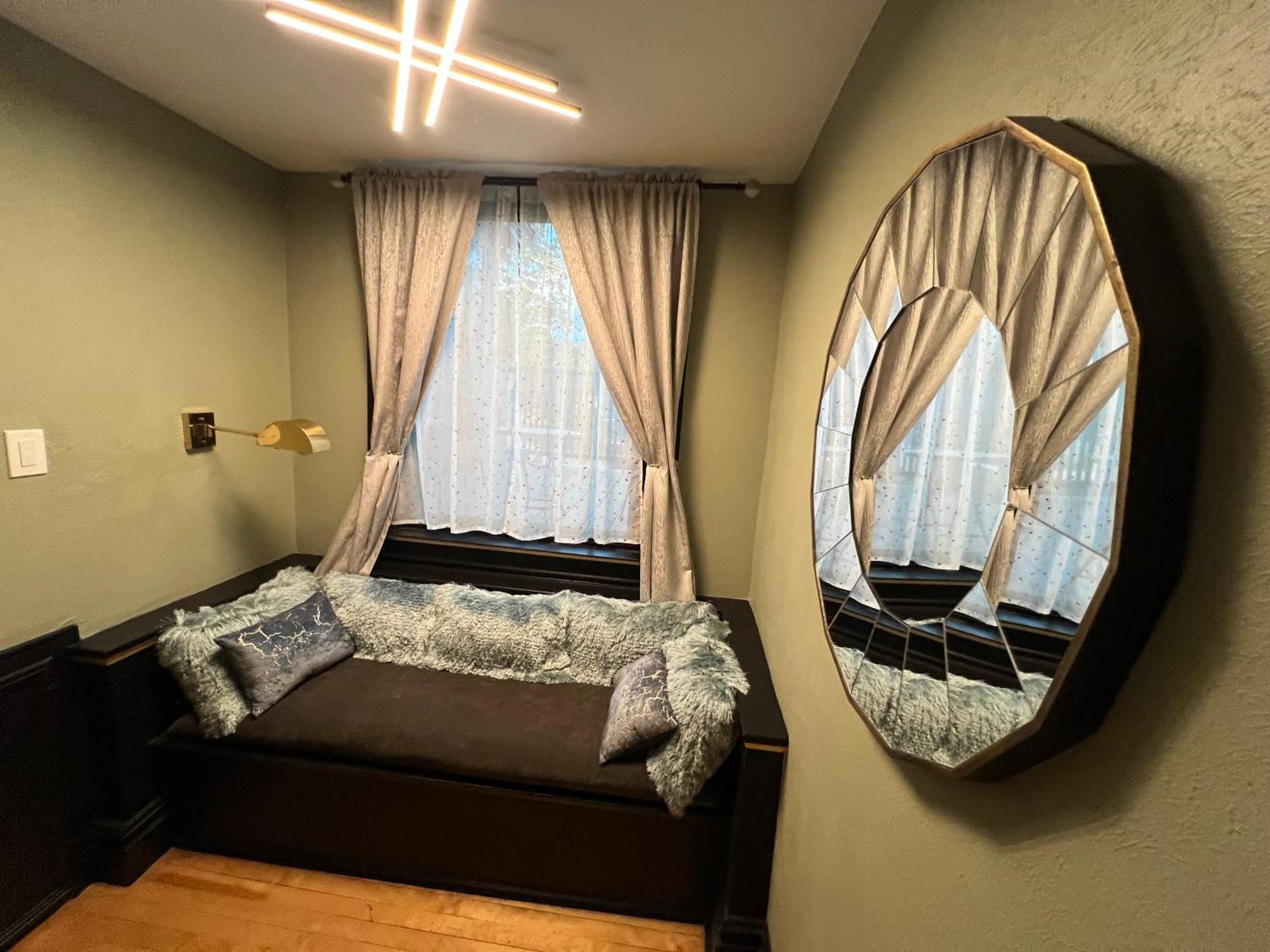 Holiday home 5 Bedroom Luxurious-gem Mansion In Heart Of