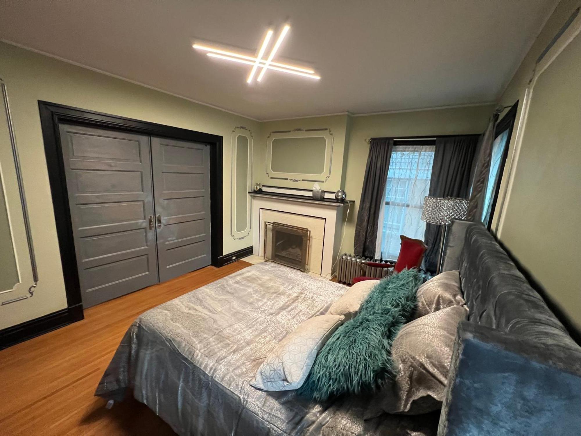 Holiday home 5 Bedroom Luxurious-gem Mansion In Heart Of *