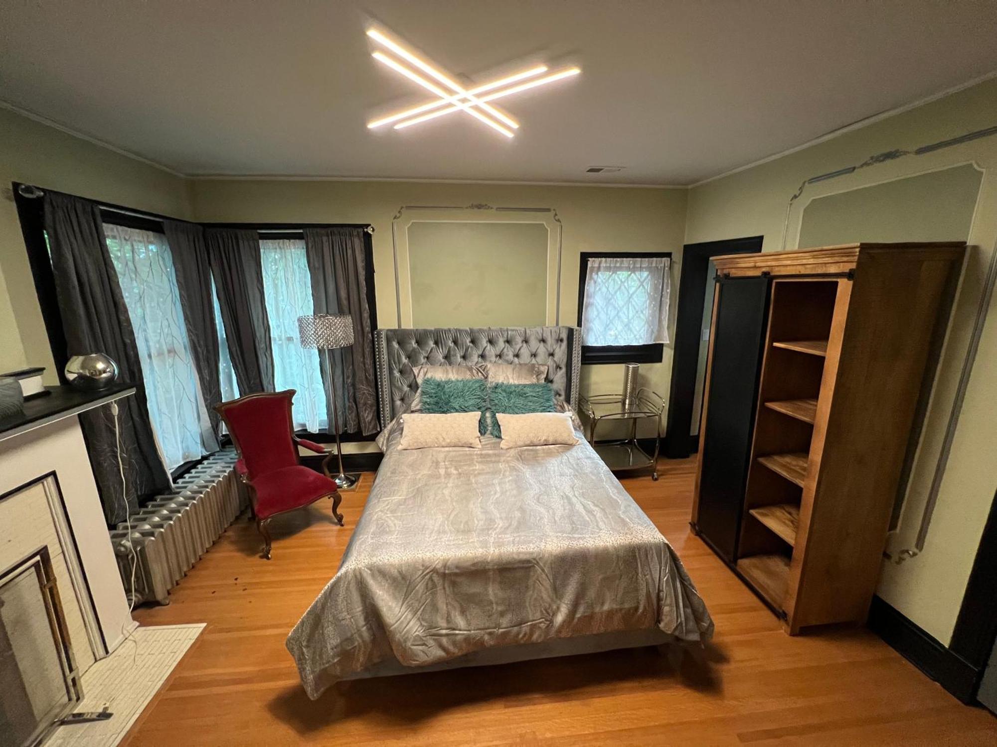 Holiday home 5 Bedroom Luxurious-gem Mansion In Heart Of