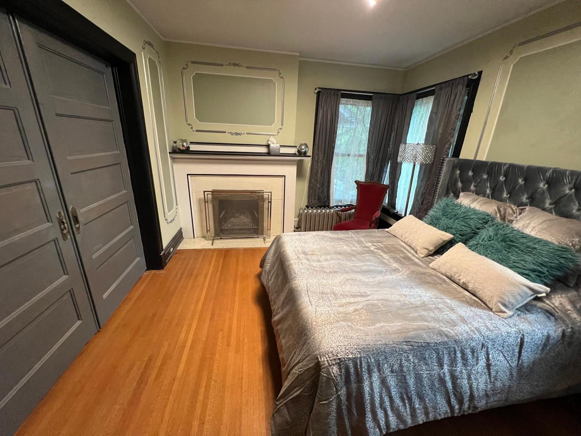 Holiday home 5 Bedroom Luxurious-gem Mansion In Heart Of