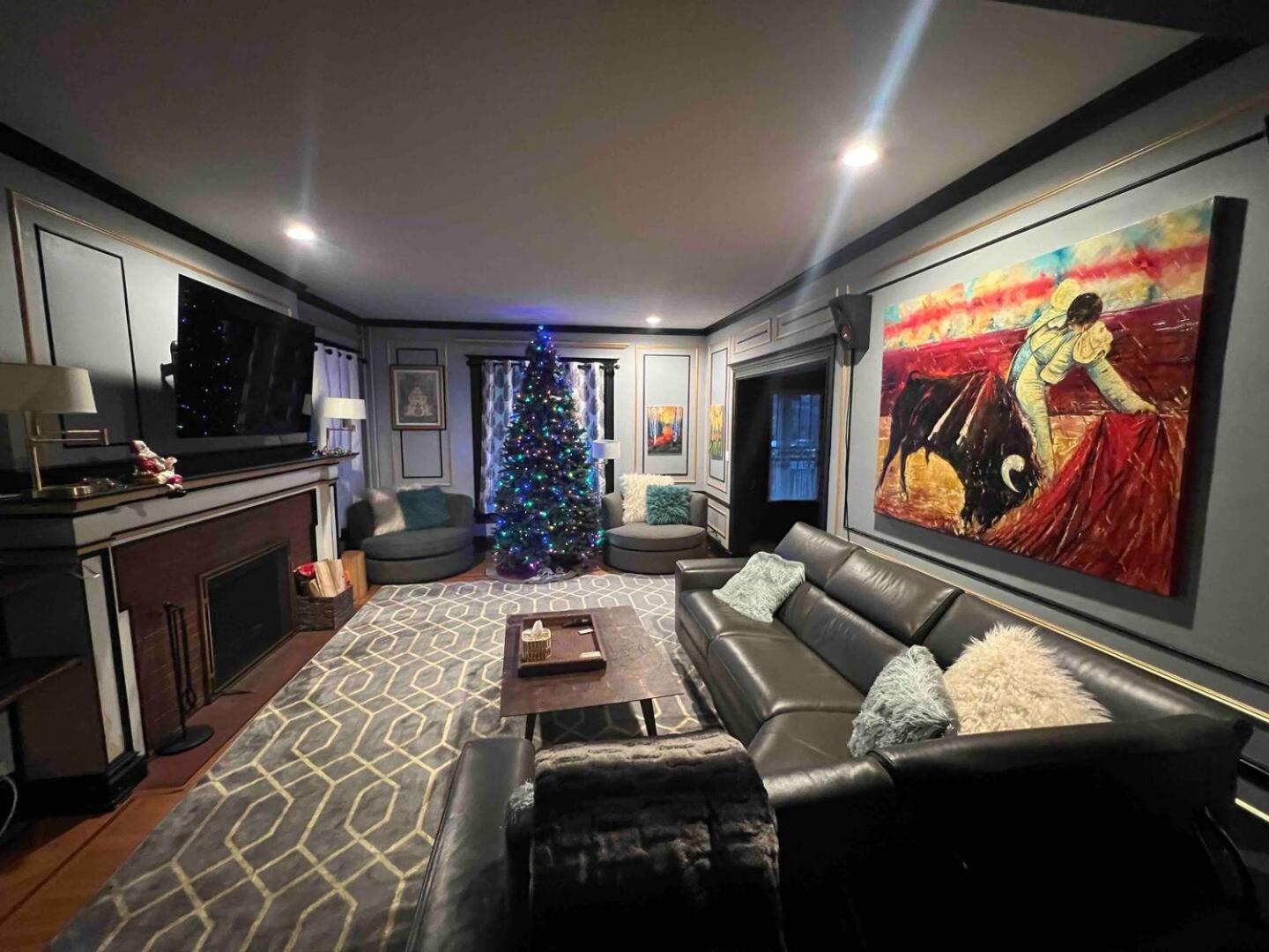 5 Bedroom Luxurious-gem Mansion In Heart Of *