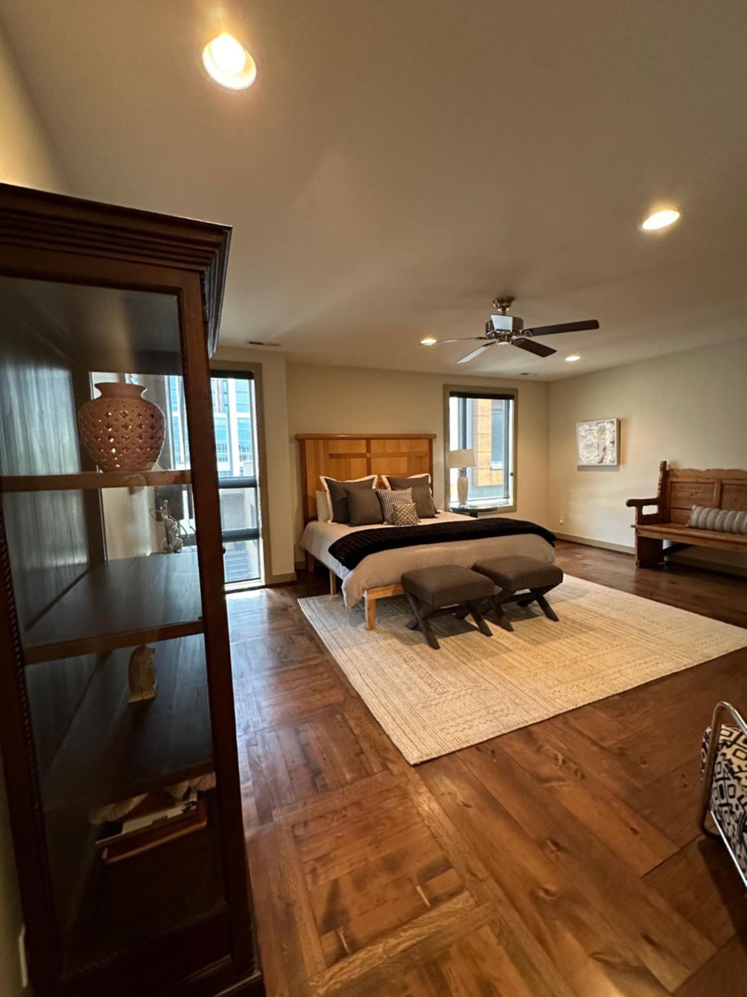 Luxe 4 Bed 5 Bath With Parking Walk To Capitol, Convention Center, Museums And Shops Denver