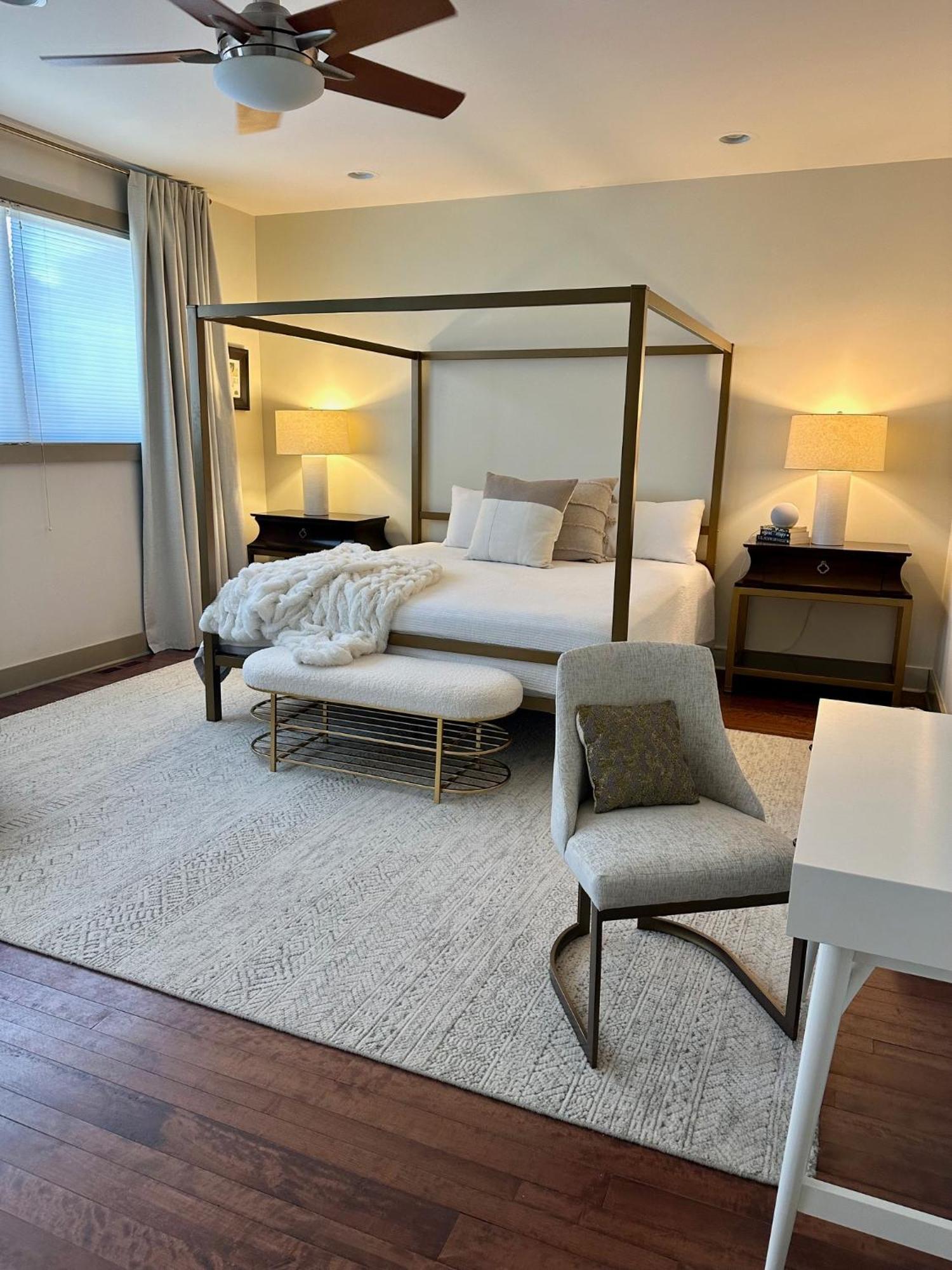 Luxe 4 Bed 5 Bath With Parking Walk To Capitol, Convention Center, Museums And Shops