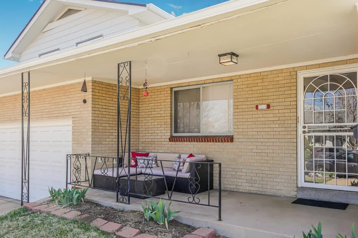 Holiday home Charming Two Bedroom Family In Coveted Neighborhood *