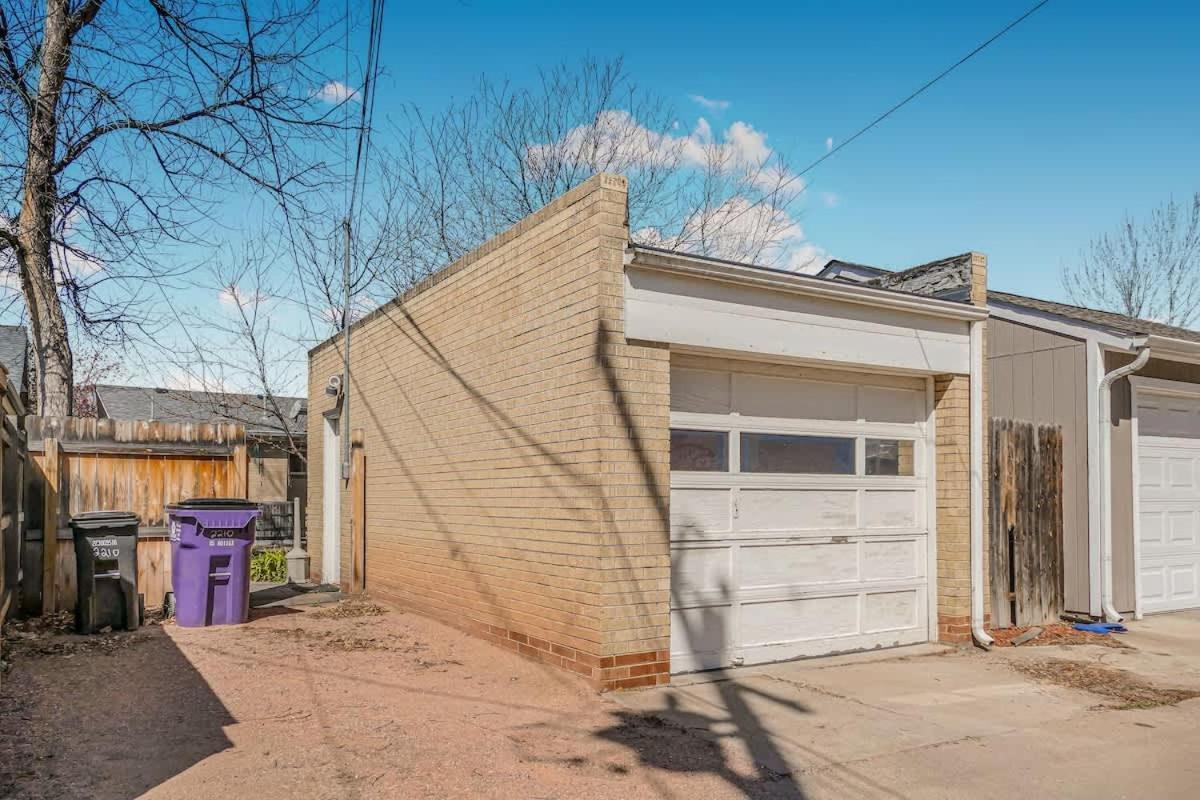 Charming Two Bedroom Family In Coveted Neighborhood Holiday home