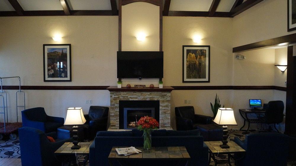 Hotel Ramada By Wyndham International Airport