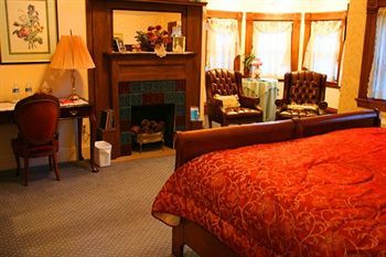 Castle Marne Bed & Breakfast 4*
