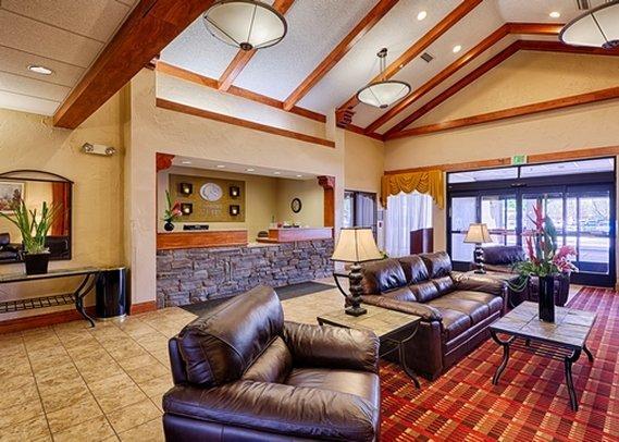Ramada By Wyndham International Airport Hotel 3*