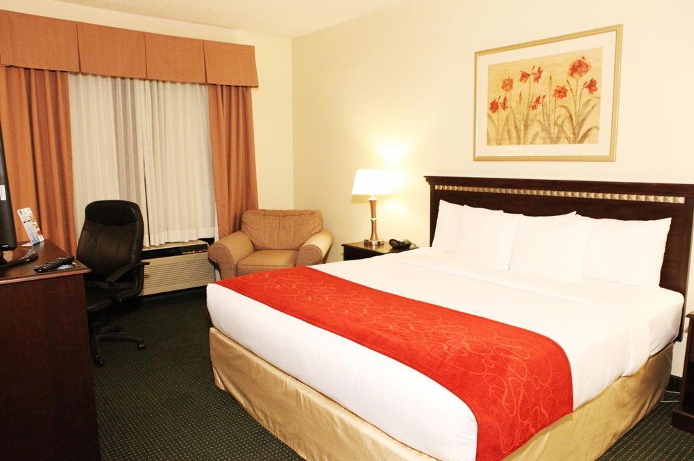 Hotel Ramada By Wyndham International Airport Denver