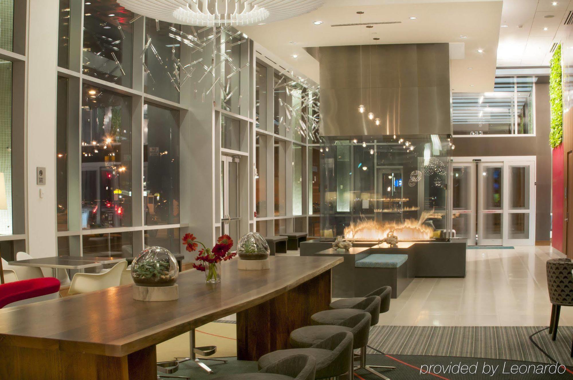 Hampton & Downtown Convention Center Hotel 3*