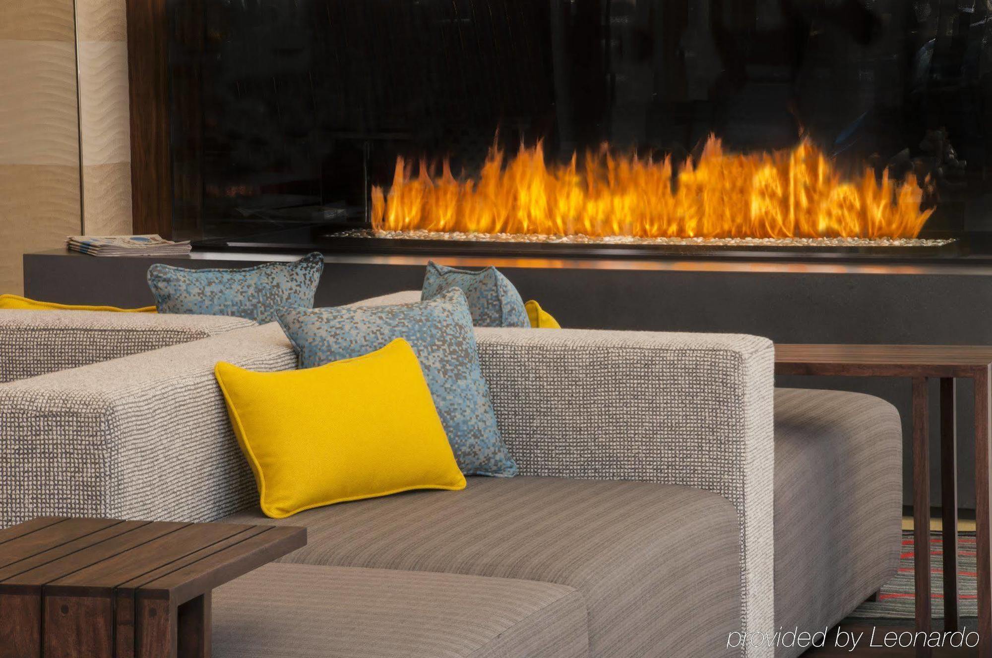 Hampton & Downtown Convention Center 3*