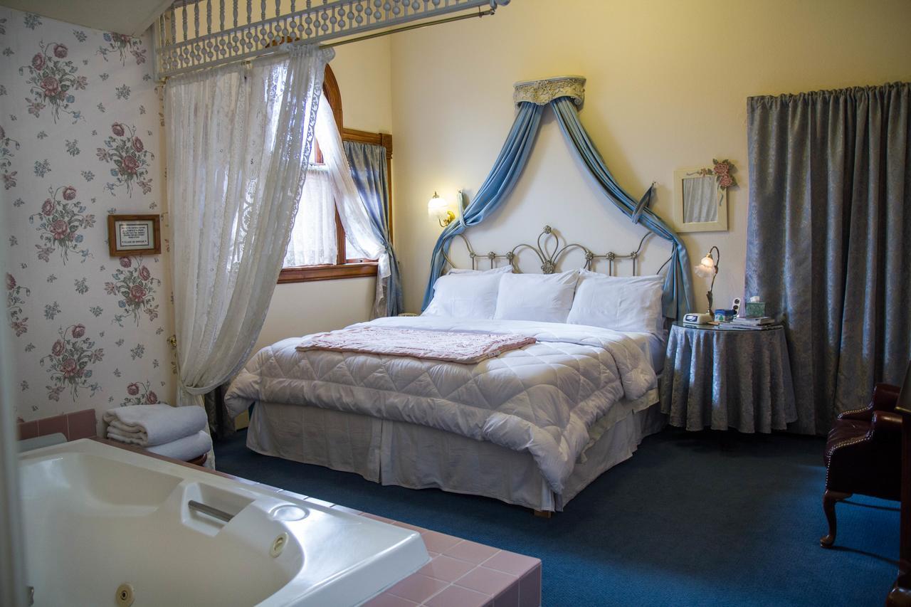 Castle Marne Bed & Breakfast Bed & Breakfast 4*