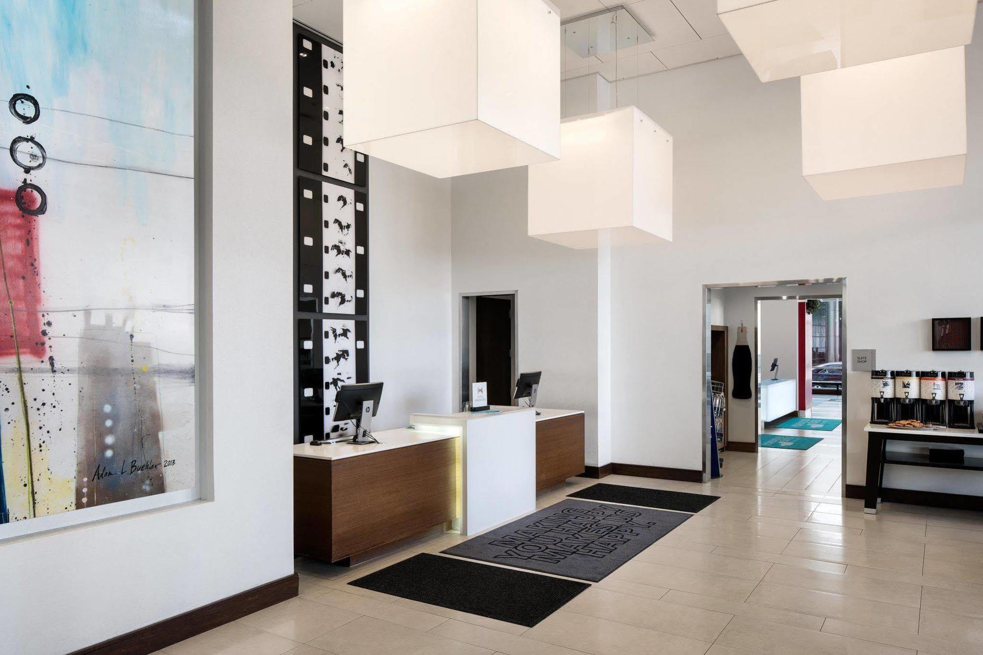 Hampton & Downtown Convention Center Hotel 3*