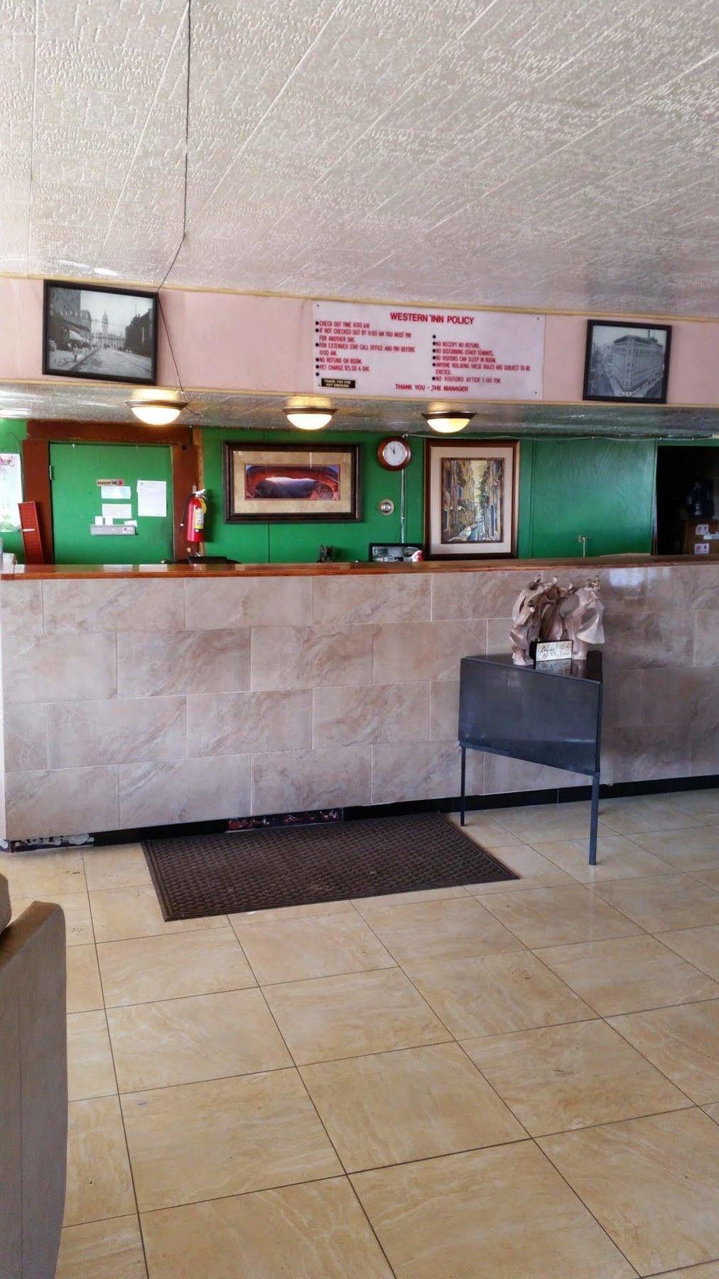 Western Motor Hotel 2*