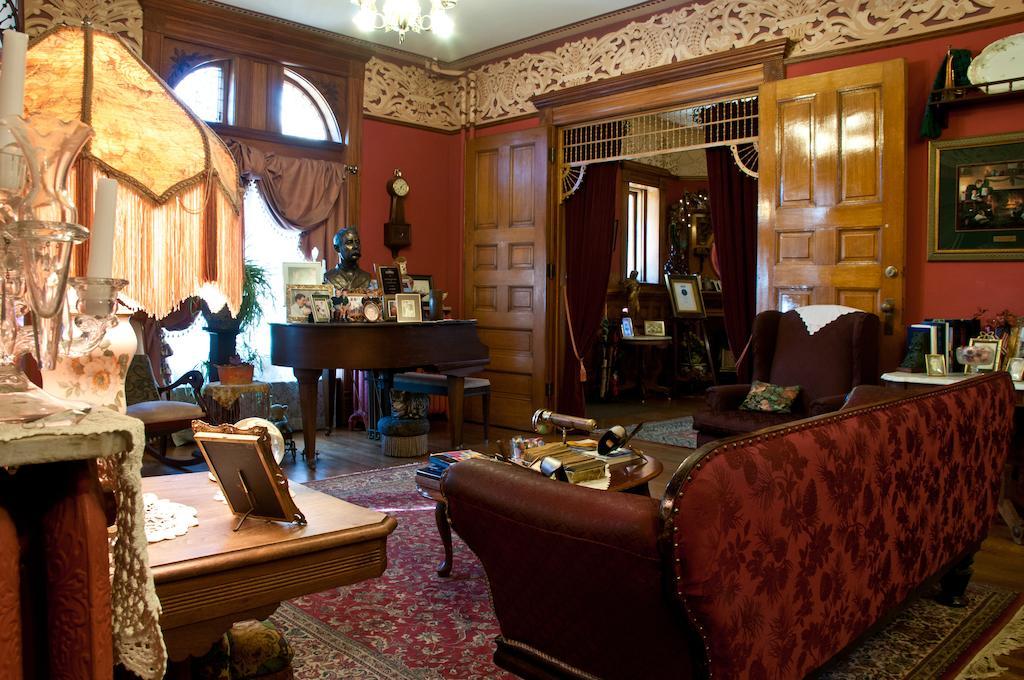 Castle Marne Bed & Breakfast Bed & Breakfast