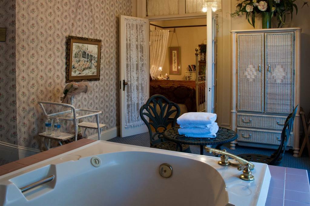 Castle Marne Bed & Breakfast 4*