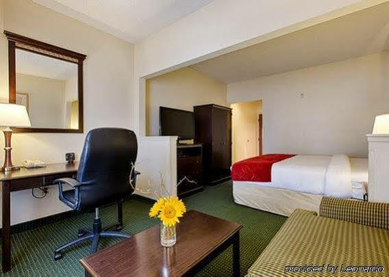 Ramada By Wyndham International Airport Denver