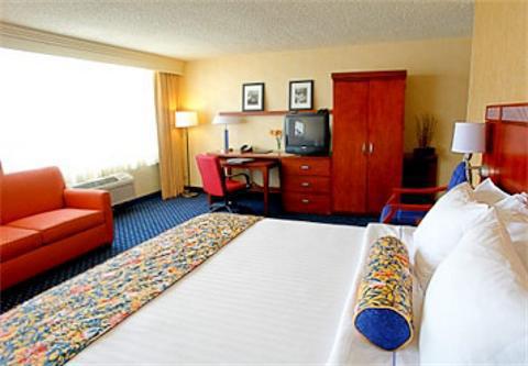 Courtyard By Marriott Cherry Creek Hotel Denver