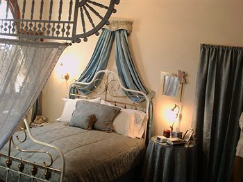 Castle Marne Bed & Breakfast 4*