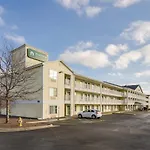 Hometowne Studios By Red Roof Denver - Glendale/ Cherry Creek