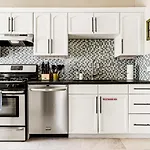 Stylish City Retreat - King Beds - Walk To Sloans Lake
