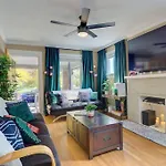 Lux Bach Retreat Prime Location 420Ok Sleeps 20