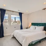 Luxury Highland Home I Sleeps 10 I 5-Star Area