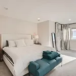 Luxury Highland Home I Sleeps 10 I 5-Star Area