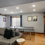 Trendy Upscale Highlands Home 4 Bedrooms Sleeps 10