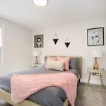 Trendy Upscale Highlands Home 4 Bedrooms Sleeps 10