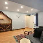 Trendy Upscale Highlands Home 4 Bedrooms Sleeps 10