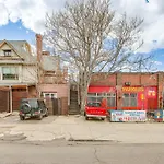Denver Tiny House Walk To Cafes, Bars, Eateries!