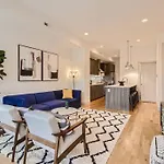 Upscale Townhome W/ Stunning Rooftop Views