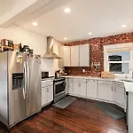 5-Bedroom Victorian Home Private Yard Sleeps 10