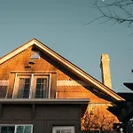 Charming Cole Craftsman - Steps To Local Hotspots