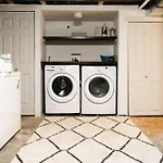 Charming Cole Craftsman - Steps To Local Hotspots